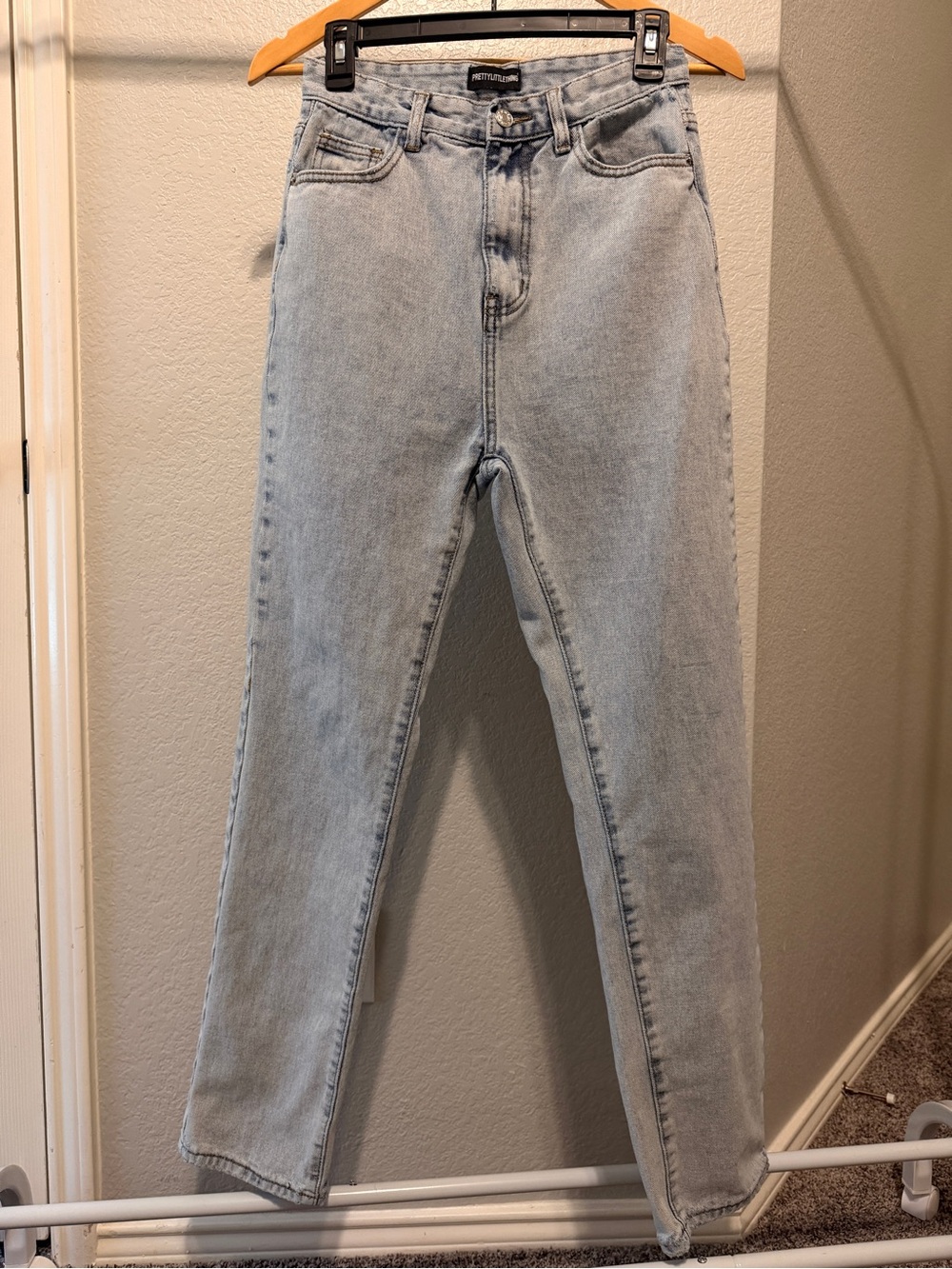PrettyLittleThing High-Rise Mom Jeans